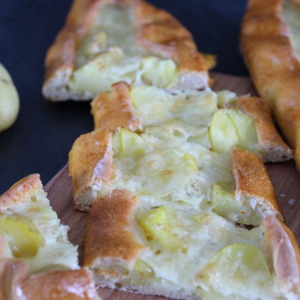 Kaşarlı Patatesli Pide